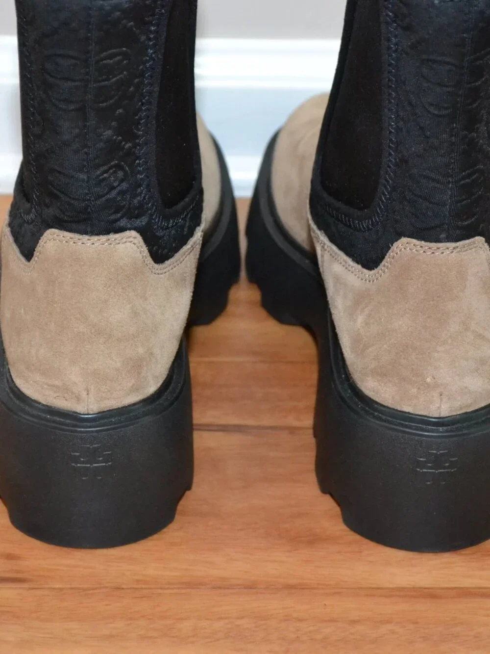 Tory Burch NEW Tan River Rock suede Monogram Chelsea Stretchy Boots, 8.5M